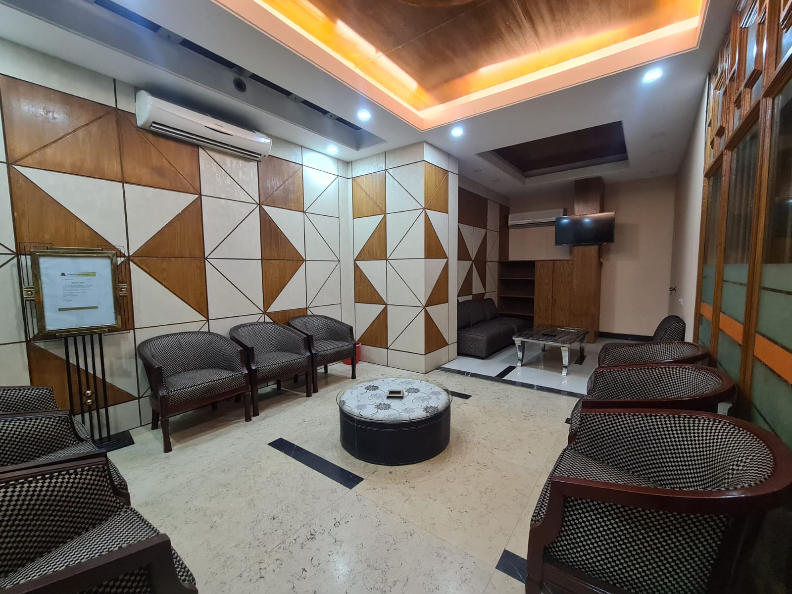 Visitors Lounge 02